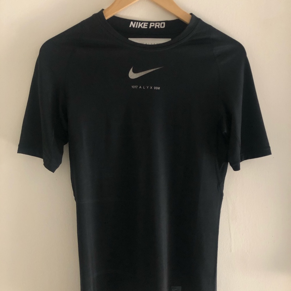 Nike x 1027 A L Y X tights T-shirt